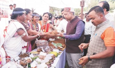 बस्तर पंडुम: बस्तर और बकावंड में लोक संस्कृति के महापर्व में मांदर की थाप पर थिरके कलाकार