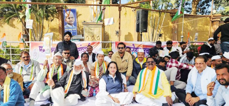 कांग्रेस का मनरेगा बचाओ संघर्ष एक दिवसीय उपवास व धरना