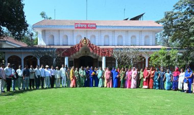 राज्यपाल के गोद ग्राम टेमरी के ग्रामीणों ने किया लोकभवन का भ्रमण