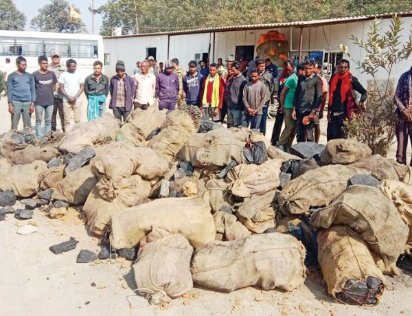 प्रतिबंधित क्षेत्र से कोयला चोरी का भंडाफोड़, 21 आरोपी गिरफ्तार